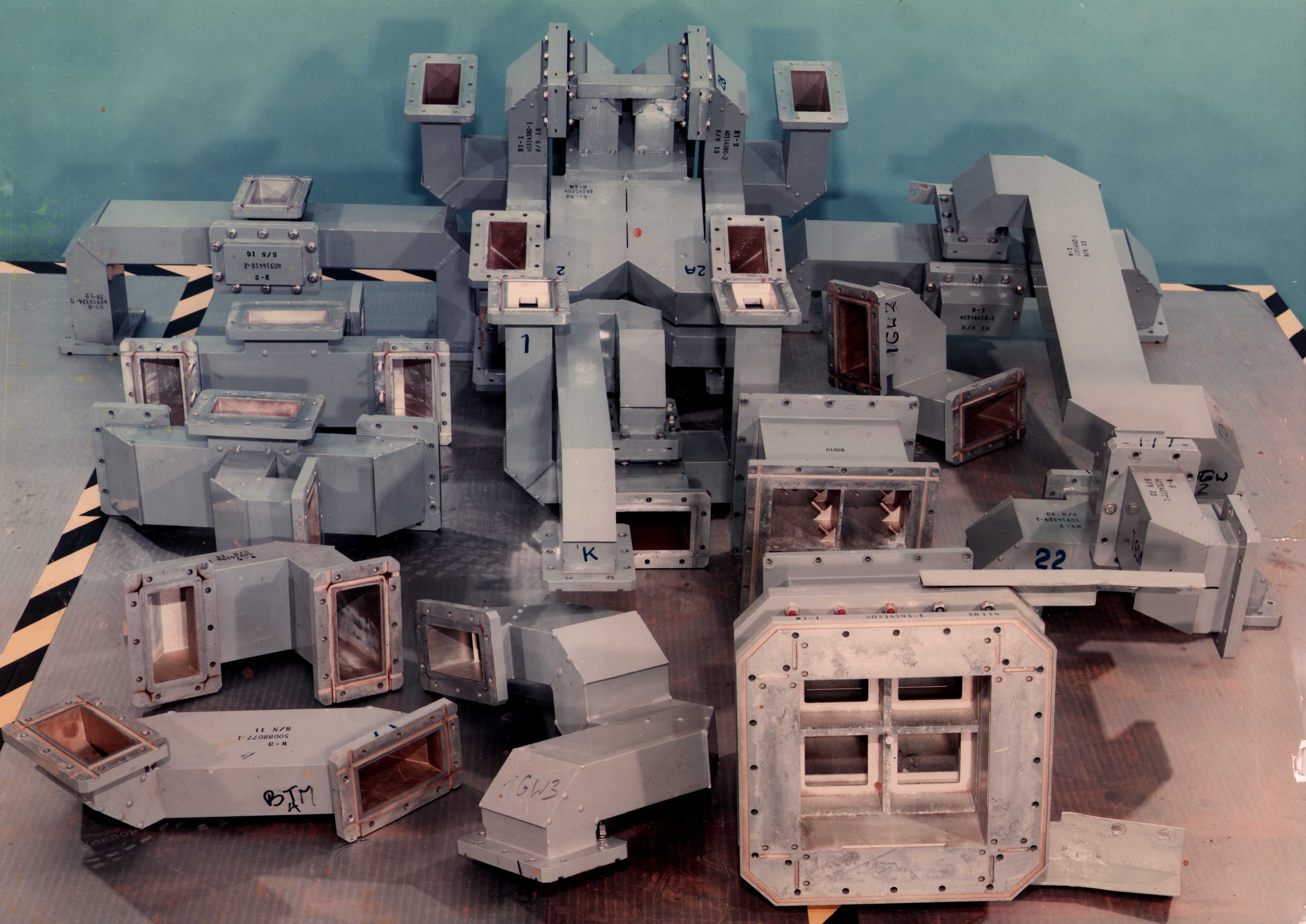 Unassembled wave guide (1991, 91FC4107) 