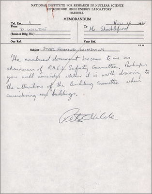Note from M Evans, Safety Suggestions Awards Committee via P Wilde concerning steel-framed windows (6 and 16 November 1961)