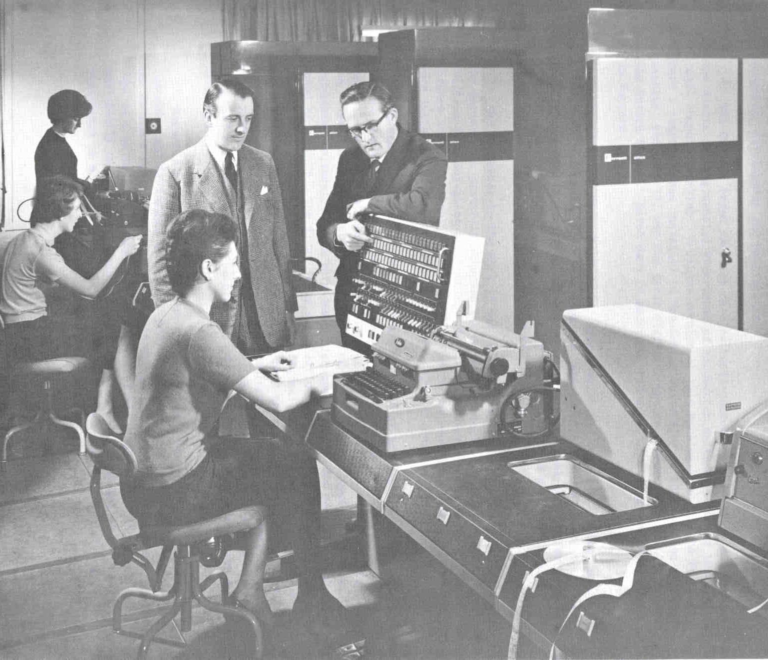 Sebastian de Ferranti and Tom Kilburn at the Atlas Console