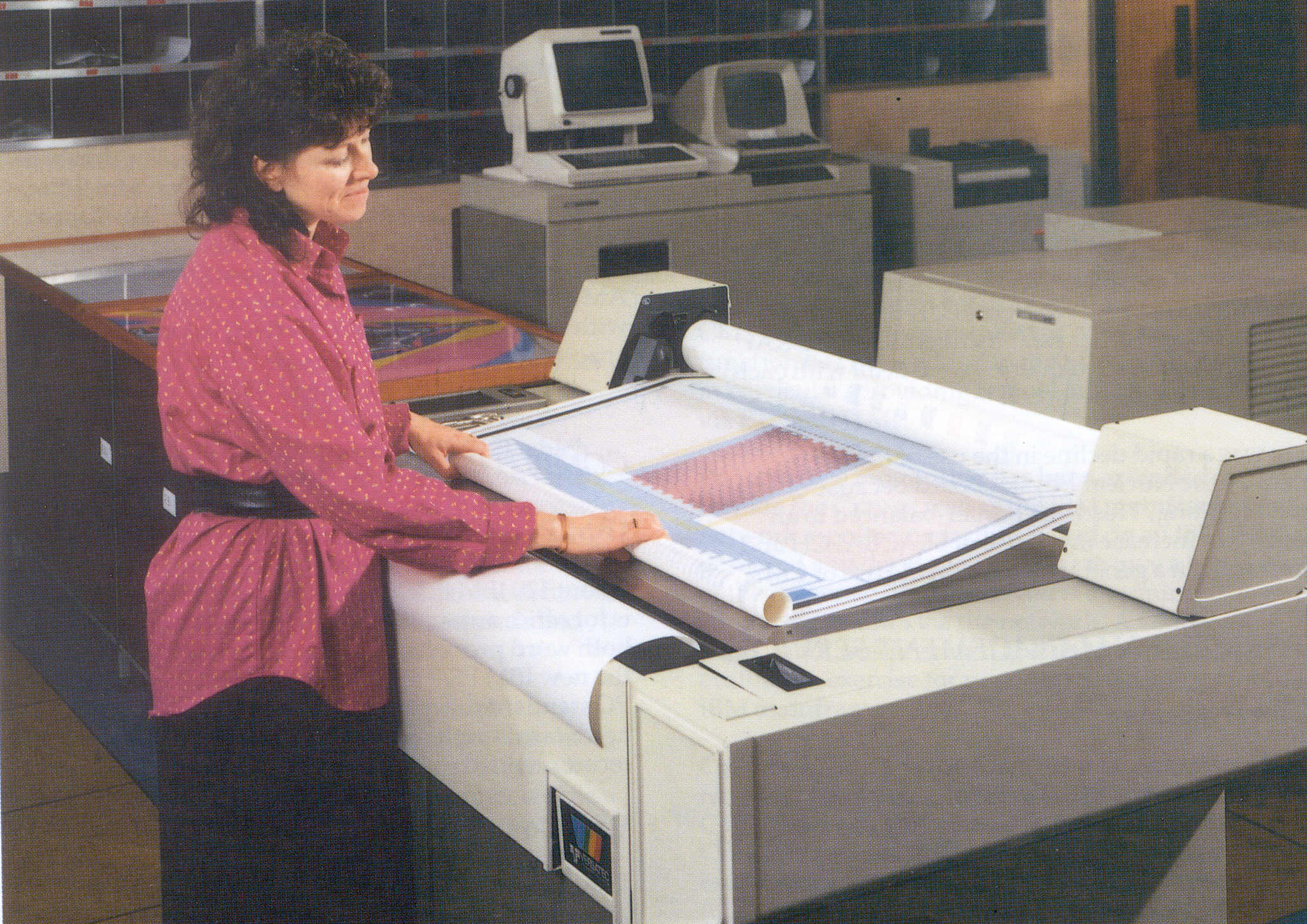 5.2 Versatec colour plotter. (87FCS760)