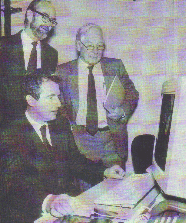 Dr Paul Williams, Director of Rutherford Appleton Laboratory (left) and SERC Chairman Sir Mark Richmond (right) with William Waldegrave during his RAL visit.