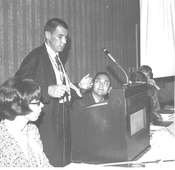 Bob Hopgood presenting GROATS; Don Weiner to his left about to describe CAMPER, UAIDE 69