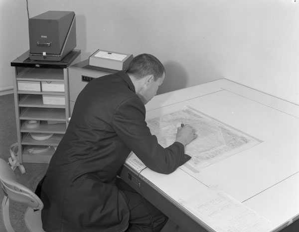 Bob Hopgood digitising using the D-MAC