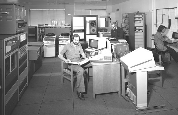 GEC 4070 on the left, Prime 400 at the back. Richard Hilken, Len Ford and Dale Sutcliffe.