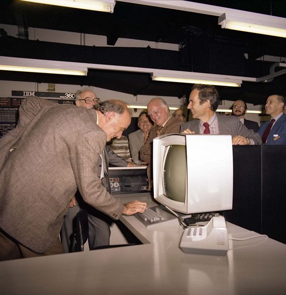 Bob Taylor keys in the last commands, watched by 
Bill Walkinshaw, Doug House, Harry Hurst and Geoff Manning. 
