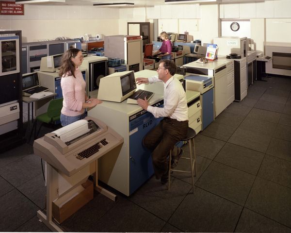 Informatics Machine Room in R1 (Shirley Wood, Andy Jackson and Ines Day in the background) Systime 8750, GECs, Primes