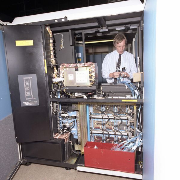 Installation of the IBM 3090/600E